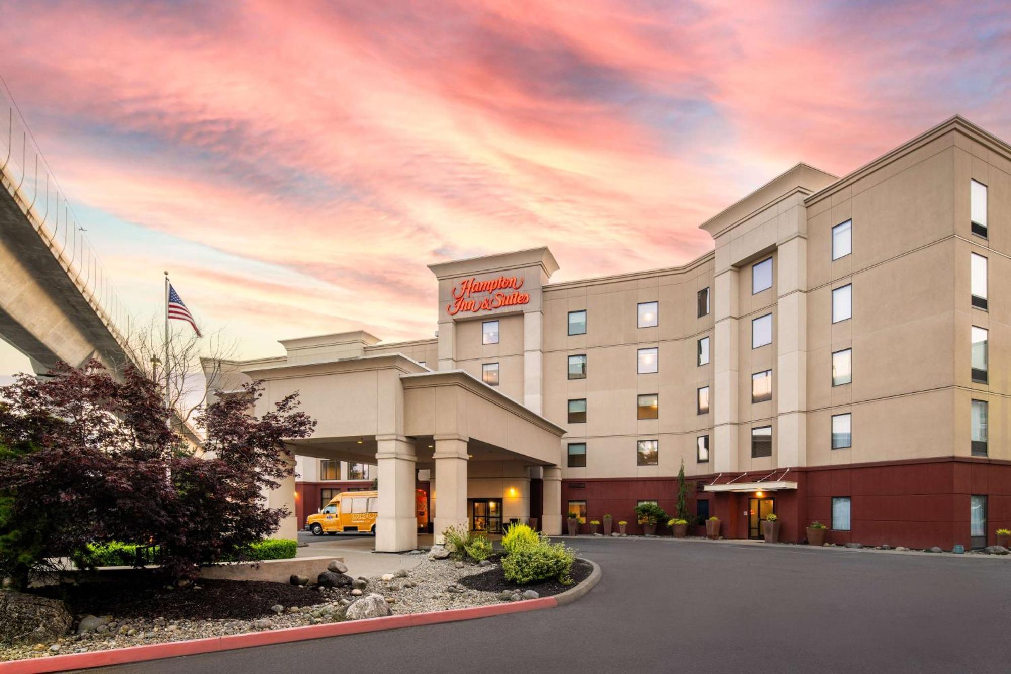 Hampton Inn And Suites Seattle - Airport / 28Th Avenue SeaTac Exterior photo